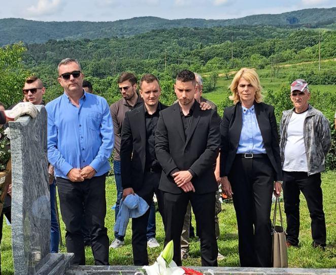 2025-05-22 16_39_26-WhatsApp.jpg