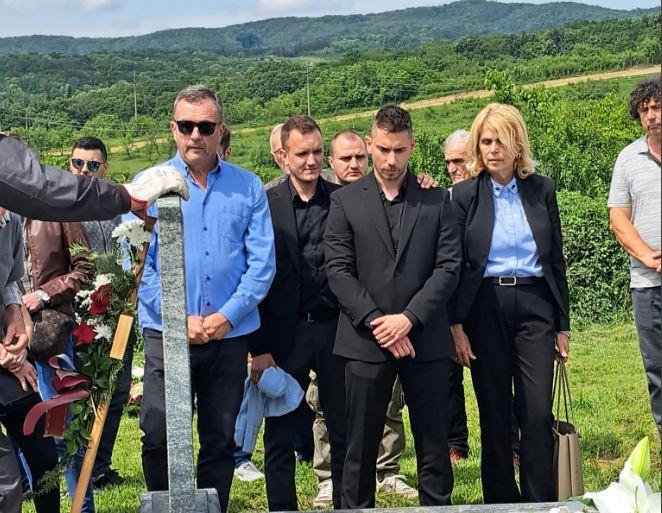 2025-05-22 16_39_56-WhatsApp.jpg