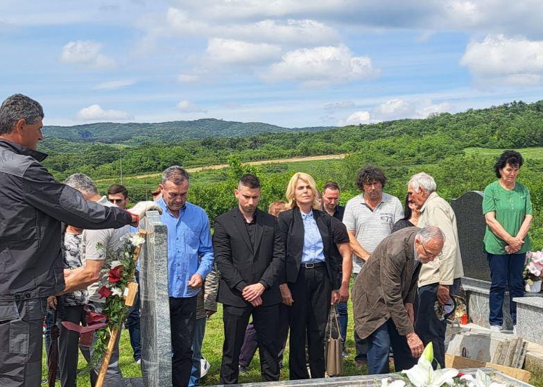 2025-05-22 16_40_05-WhatsApp.jpg