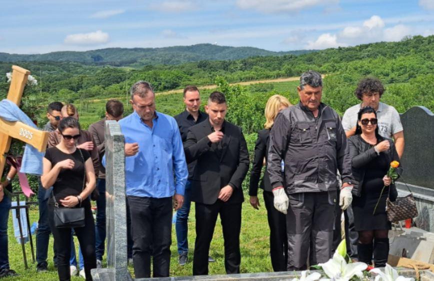 2025-05-22 16_40_32-WhatsApp.jpg