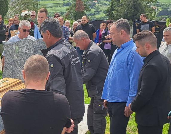 2025-05-22 16_42_19-WhatsApp.jpg