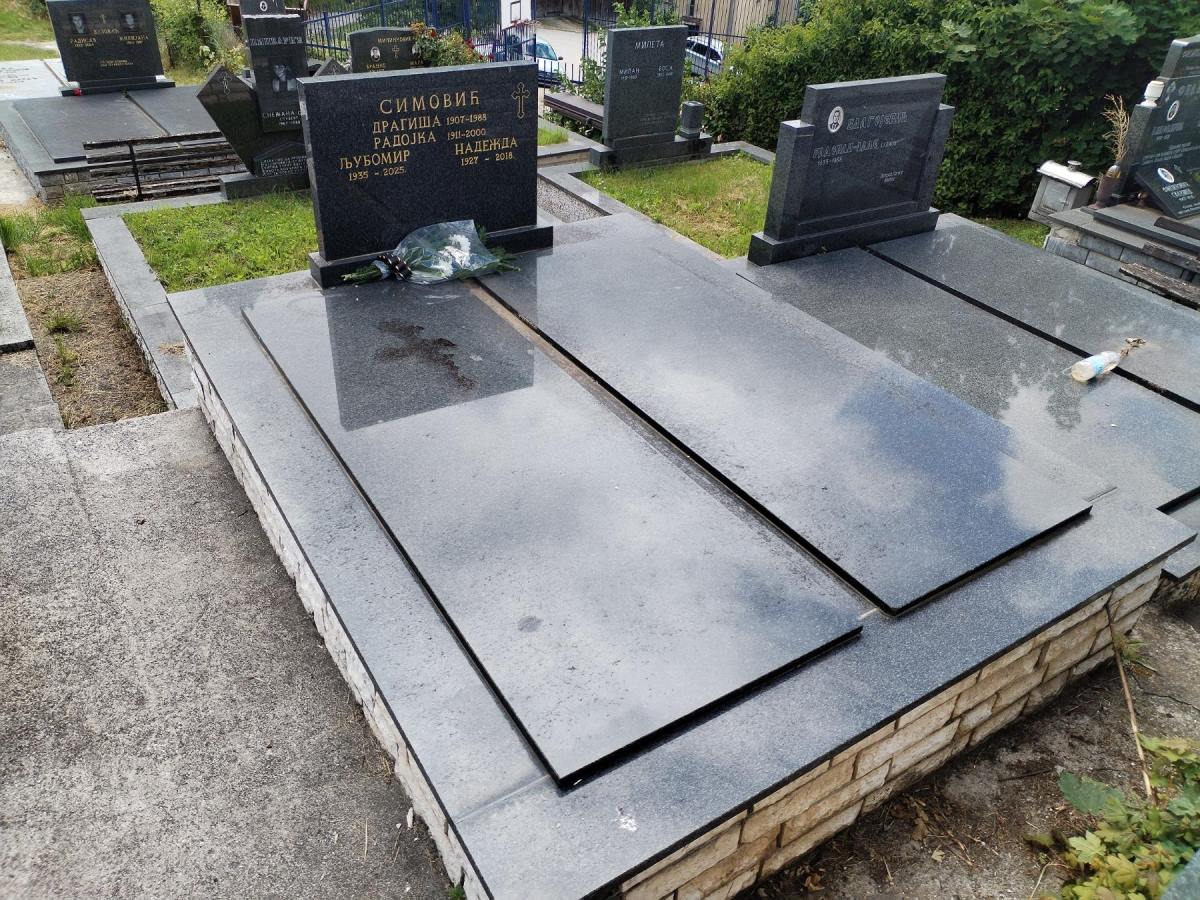 grobnica Simović 6.jpg