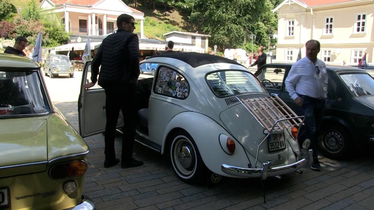 jutarnji clean.01_18_18_20.Still016.jpg