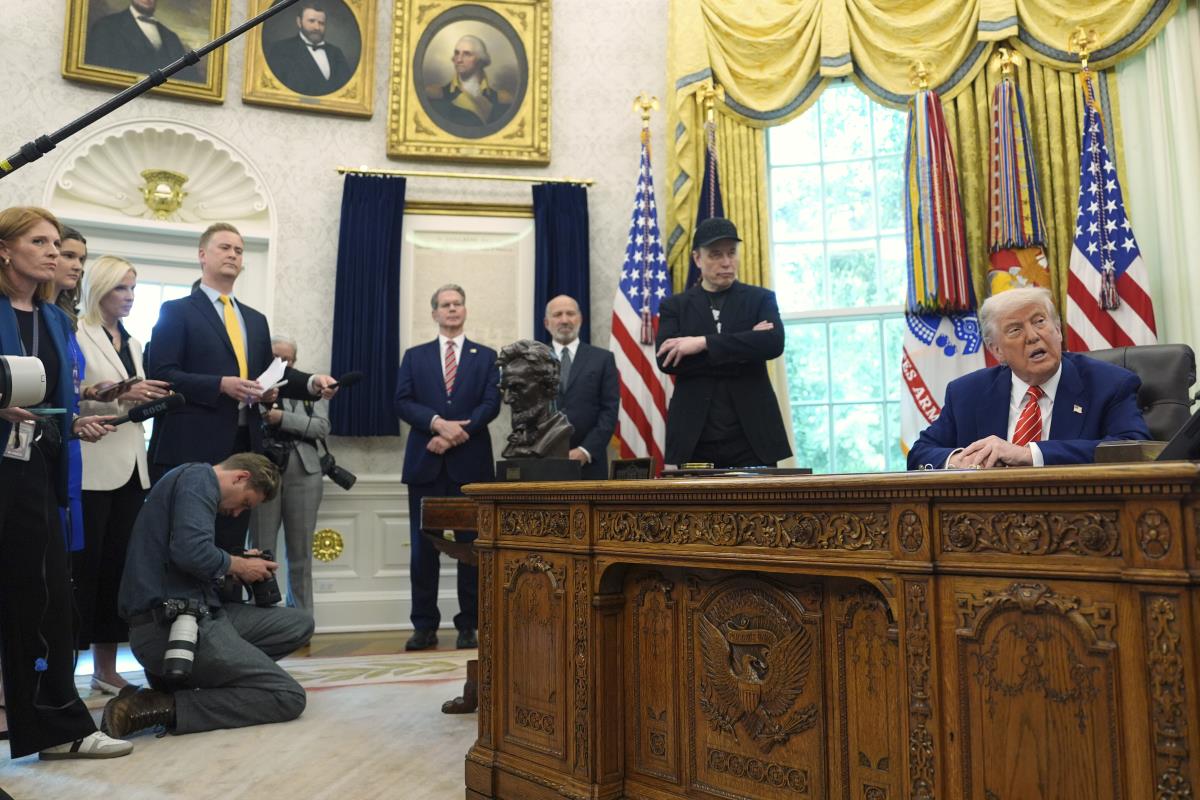 trump musk AP Evan Vucci.jpg