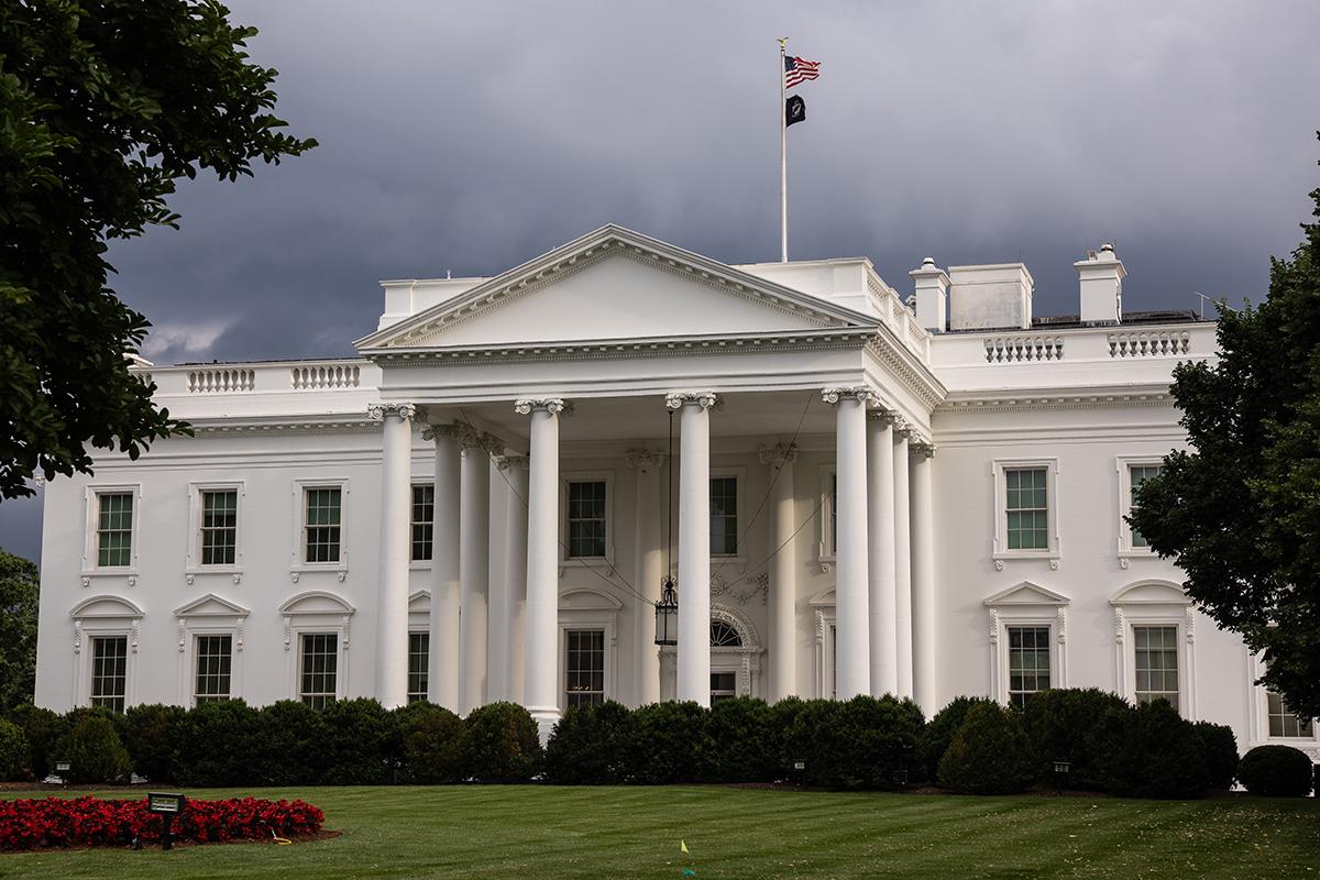 vsna04 EPA Francis Chung  Pool.jpg