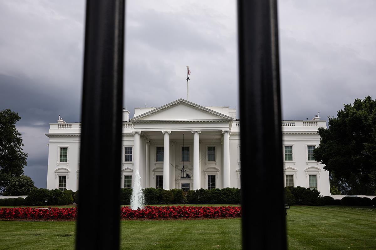 vsna02 EPA Francis Chung  Pool.jpg