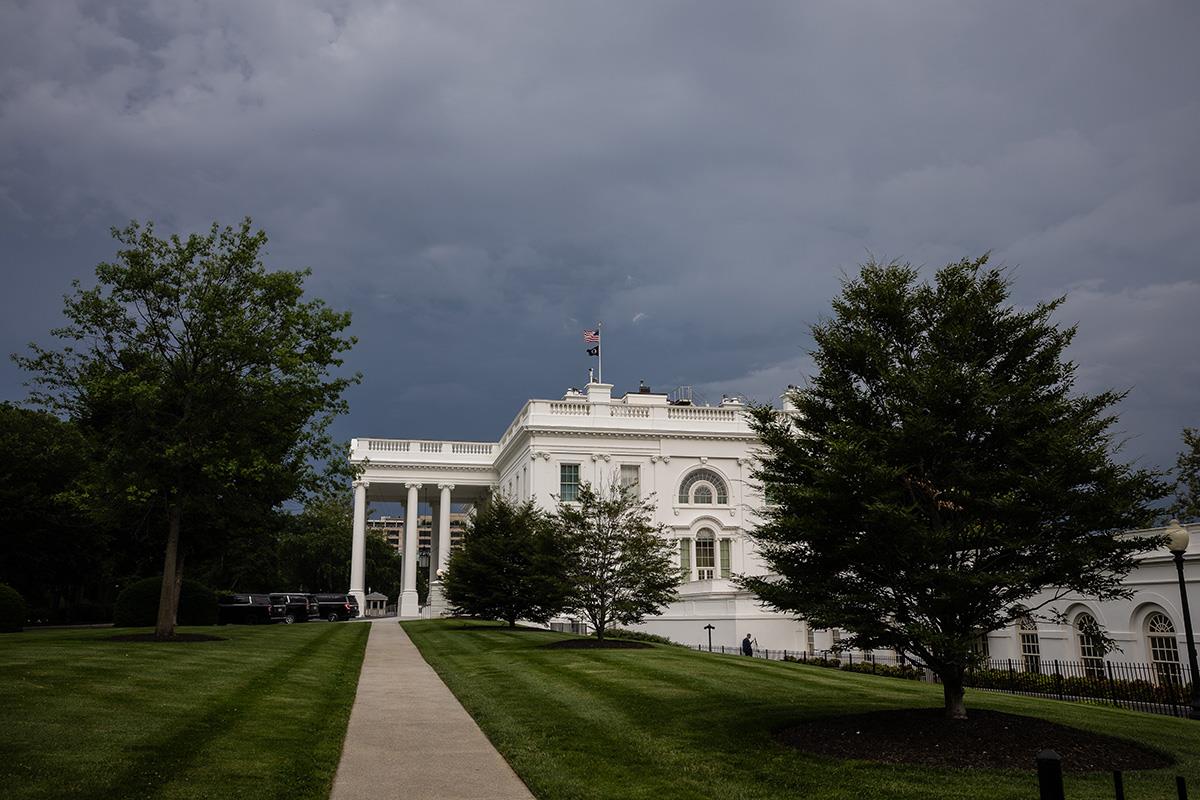 vsna01 EPA Francis Chung  Pool.jpg