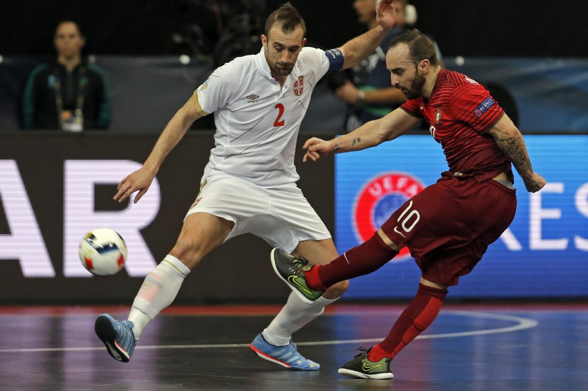 Rikardinjo i Perić duel na terenu FOTO Peđa Milosavljević Starsport.JPG