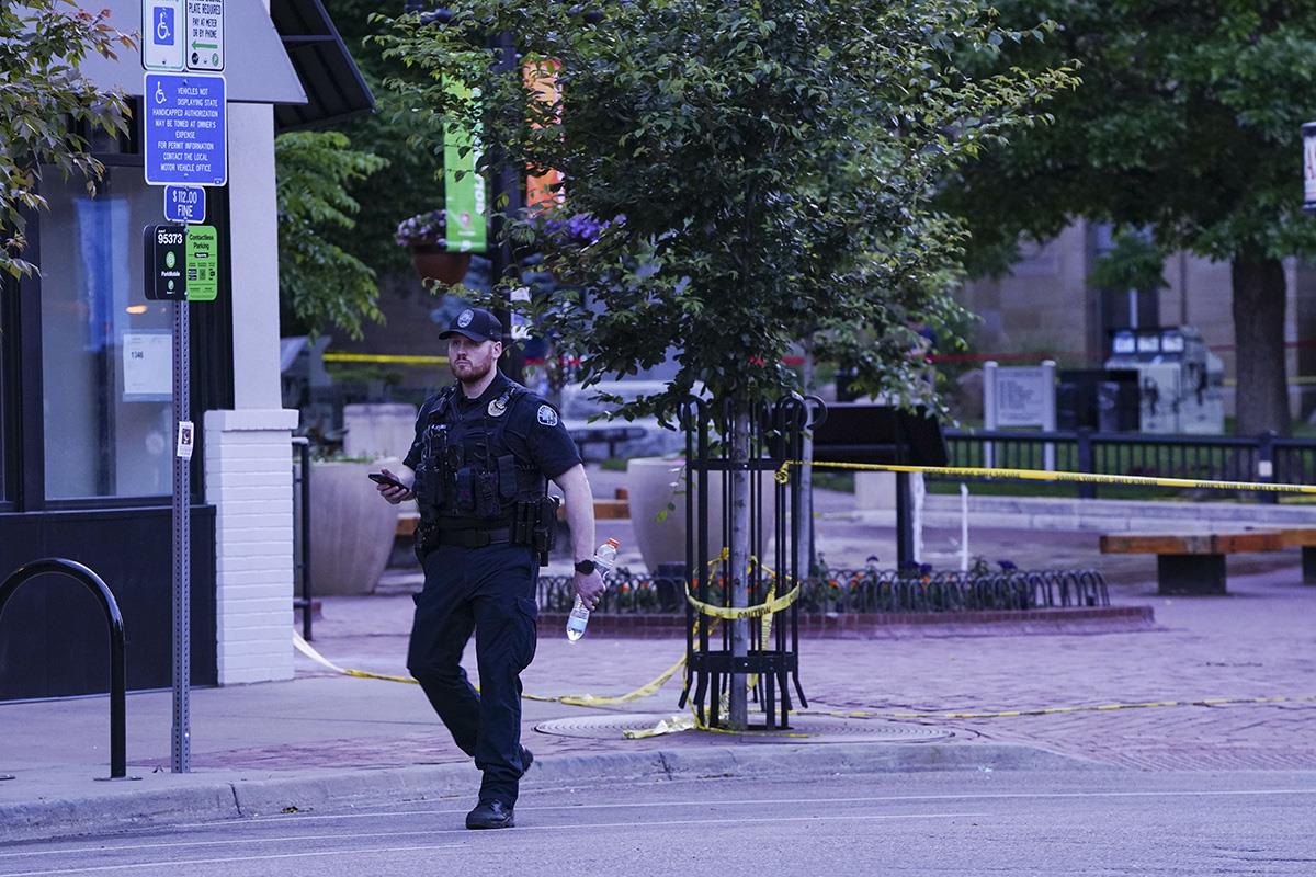 vsna03 EPA Rebecca Slezak.jpg