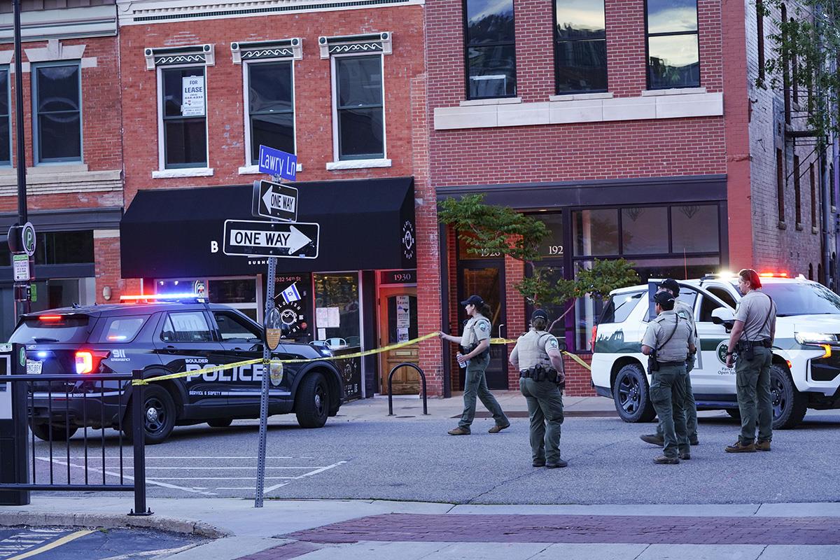 vsna02 EPA Rebecca Slezak.jpg