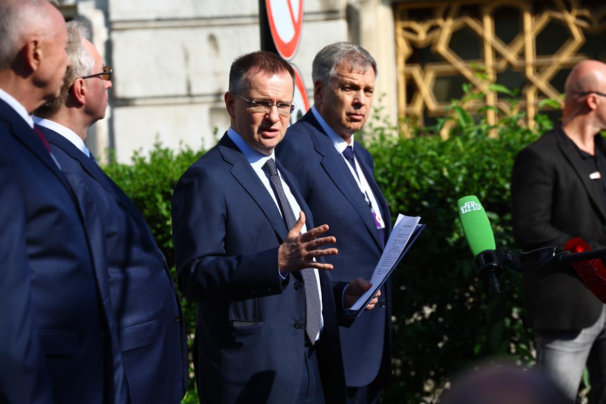 xxx03 EPA Tolga Bozoglu.jpg