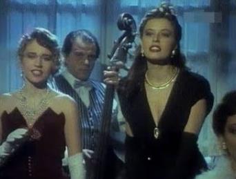 Anica Dobra i Ena Begović u filmu Balkan Ekspres 2