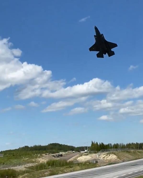2025-06-05 08_48_37-Ilmavoimat on X_ _The Royal Netherlands Air Force F-35A fighter jets are partici.png