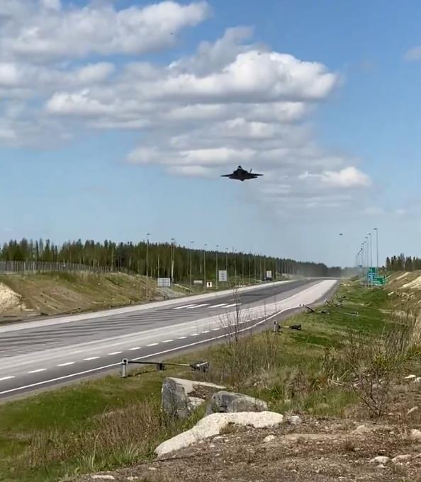 2025-06-05 08_48_06-Ilmavoimat on X_ _The Royal Netherlands Air Force F-35A fighter jets are partici.png