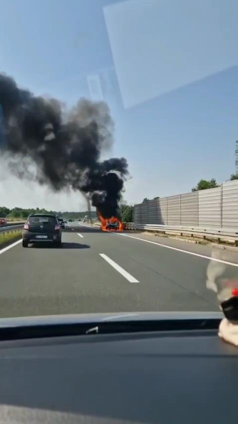 1749282987_ub-zapaljen-automobil-fotorina2.jpg