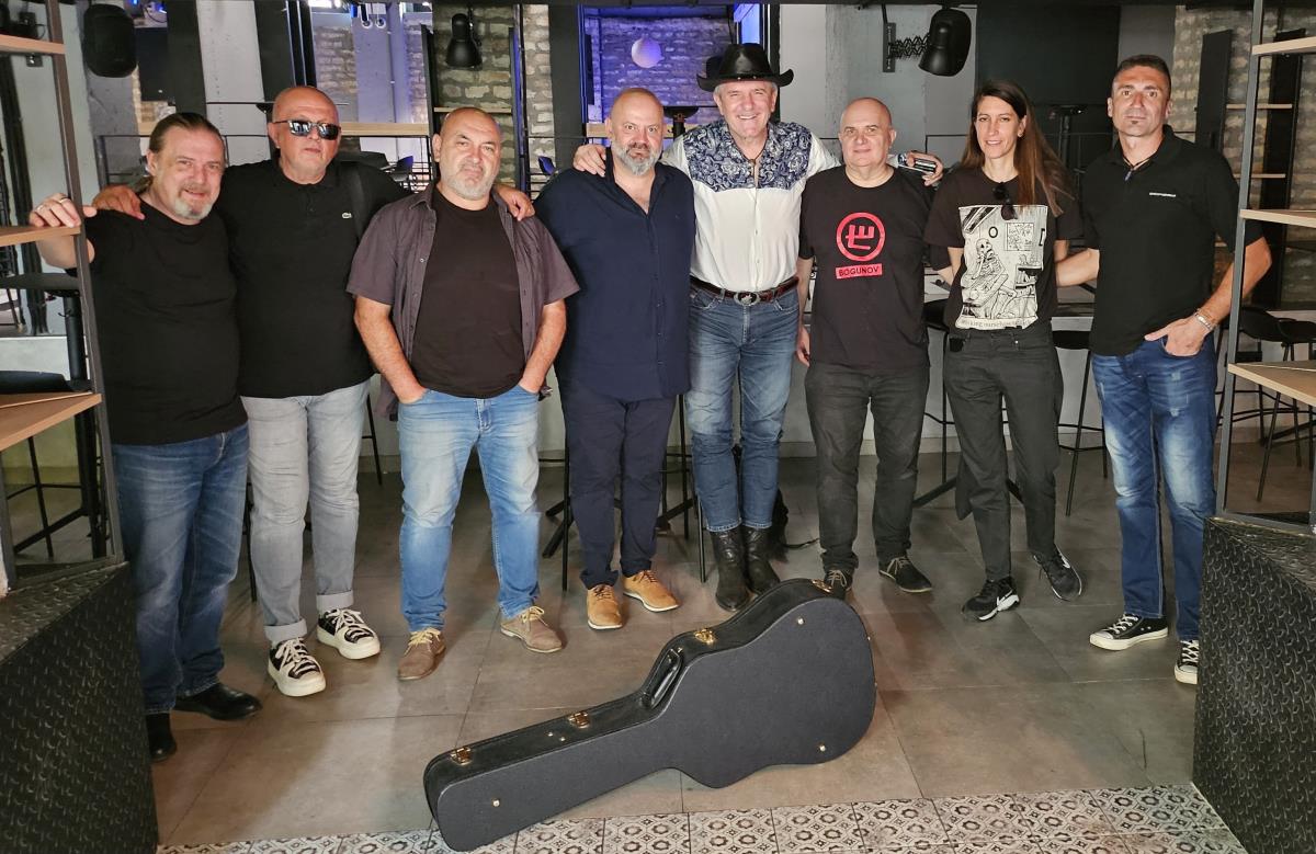 Promocija albuma benda Agata (Dejan Grujić, Mihailo Ignjatović, Bojan Simović, Goran Jović, Bane Ekser, Branimir Lokner, Maja Cvetković, Darko Obradović) - foto Fidbox promo.jpg