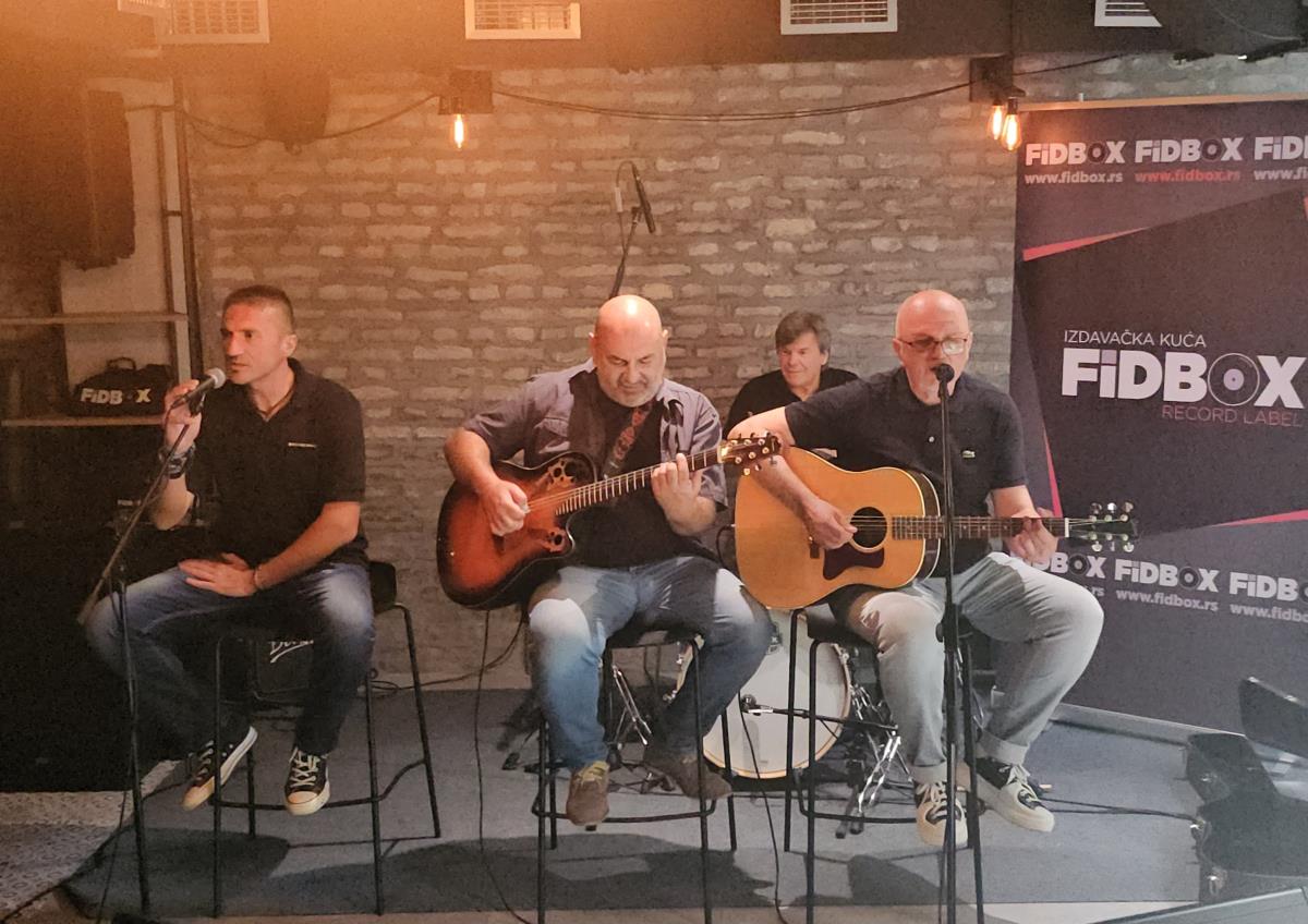 Agata, uživo na prociji (foto Fidbox promo).jpg