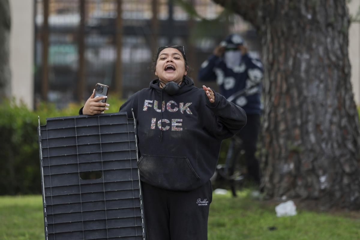 x07 EPA Allison Dinner.jpg