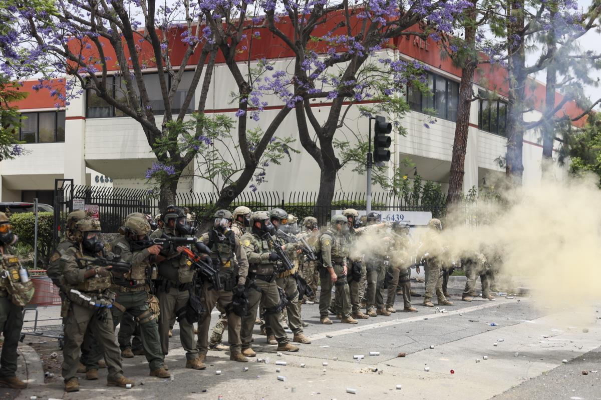 x05 EPA Allison Dinner.jpg