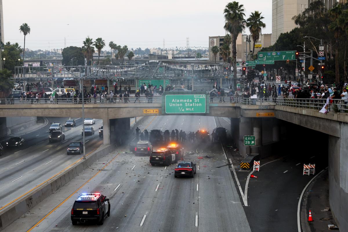 x05 EPA Allison Dinner.jpg