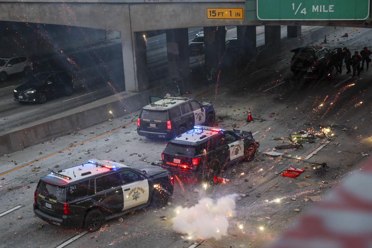 x08 EPA Allison Dinner.jpg