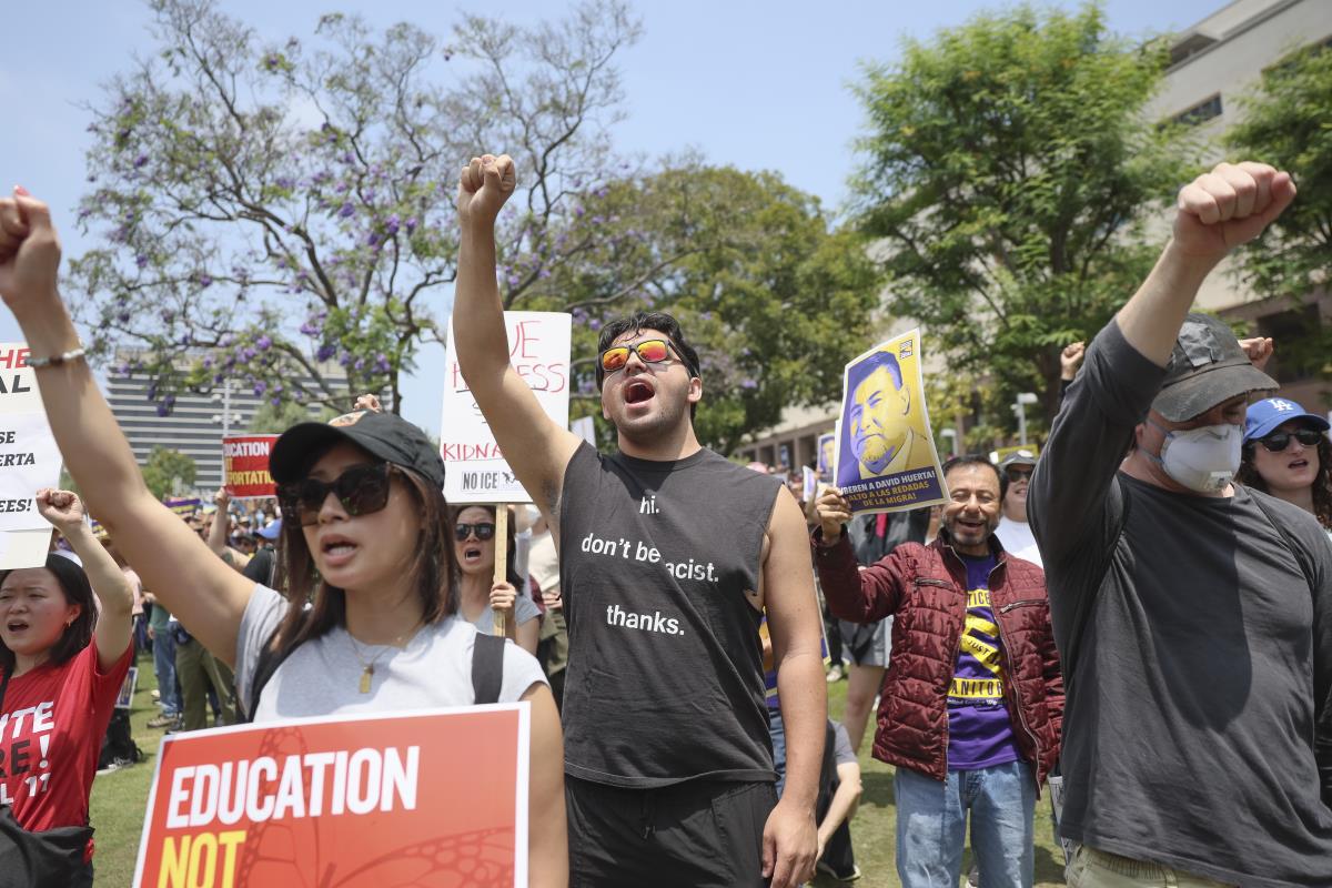 x03 EPA Allison Dinner.jpg