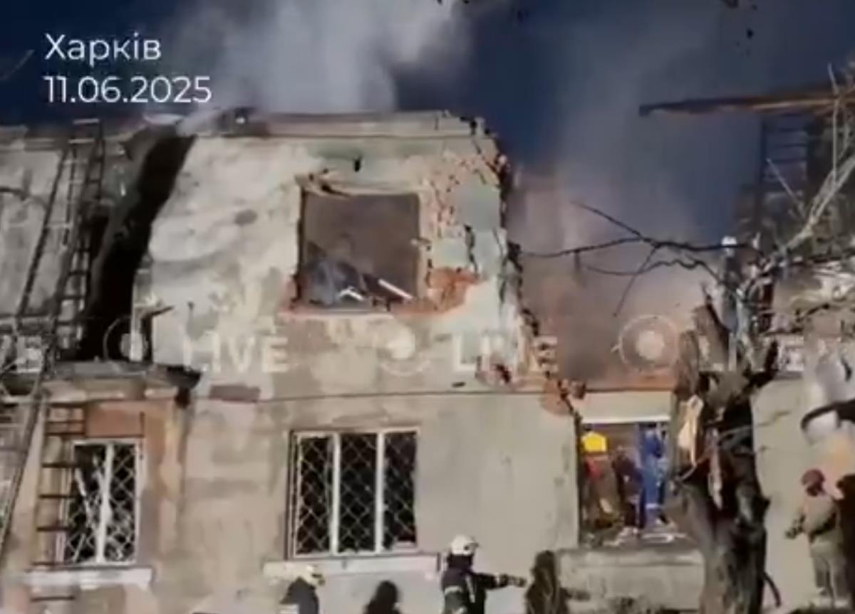 2025-06-11 08_14_09-(2) Tim White on X_ _A reminder that while you're sleeping, this sort of thing w.jpg