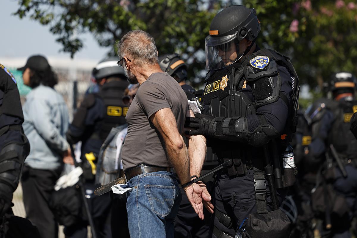 xx04 EPA Caroline Brehman.jpg