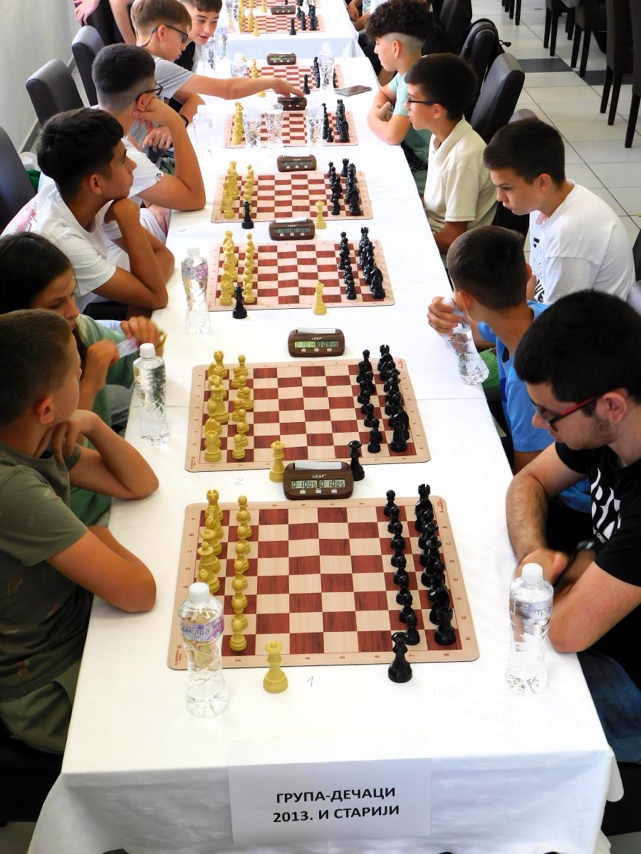 LOZNICA - Dečaci.jpg