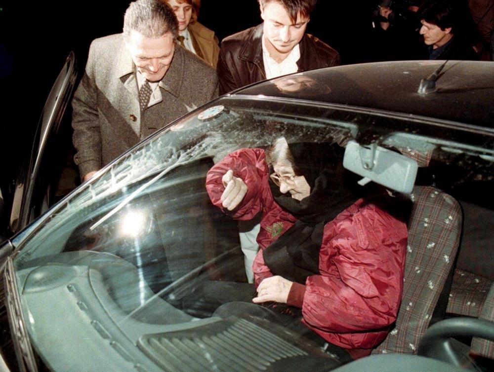 Nada Šakić posle oslobođenja napušta zagrebački zatvor 1. februara 1999. godine.