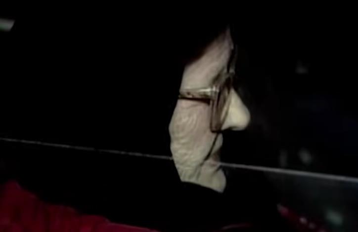 Nada Šakić posle oslobođenja napušta zagrebački zatvor 1. februara 1999. godine.