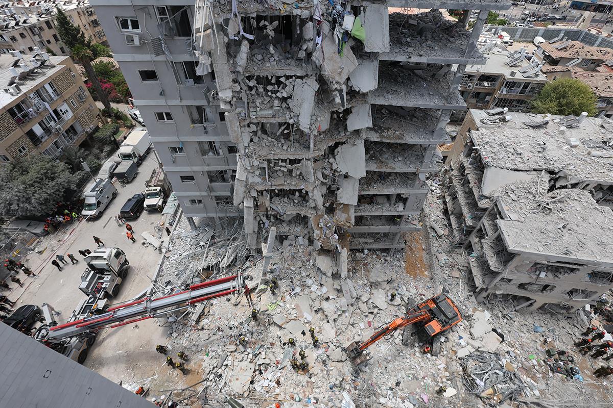 zgrada01 EPA Abir Sultan.jpg