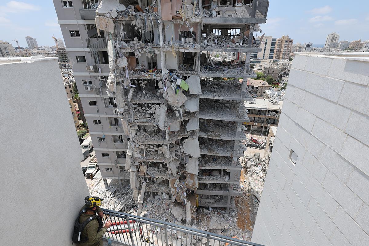 zgrada02 EPA Abir Sultan.jpg