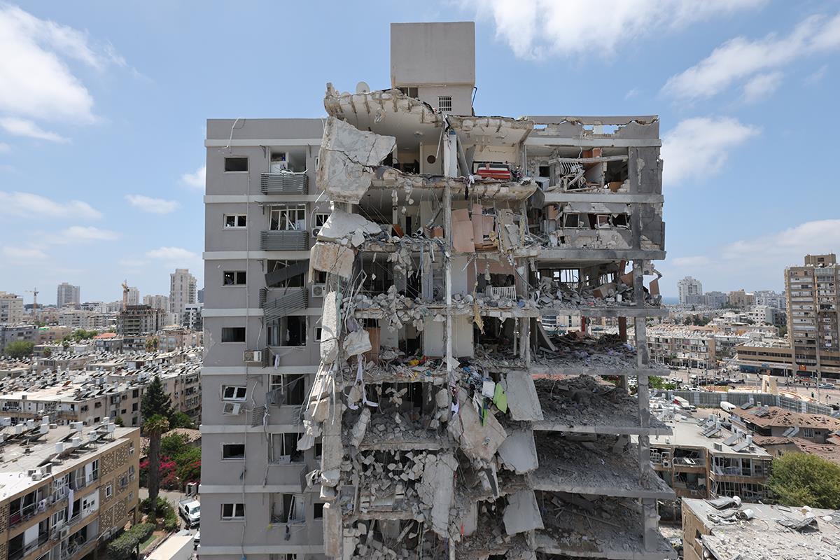 zgrada03 EPA Abir Sultan.jpg