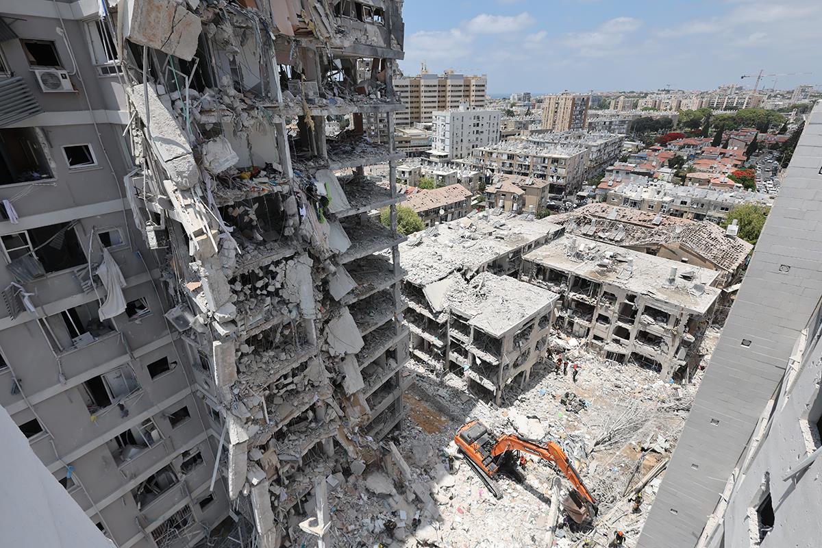 zgrada04 EPA Abir Sultan.jpg