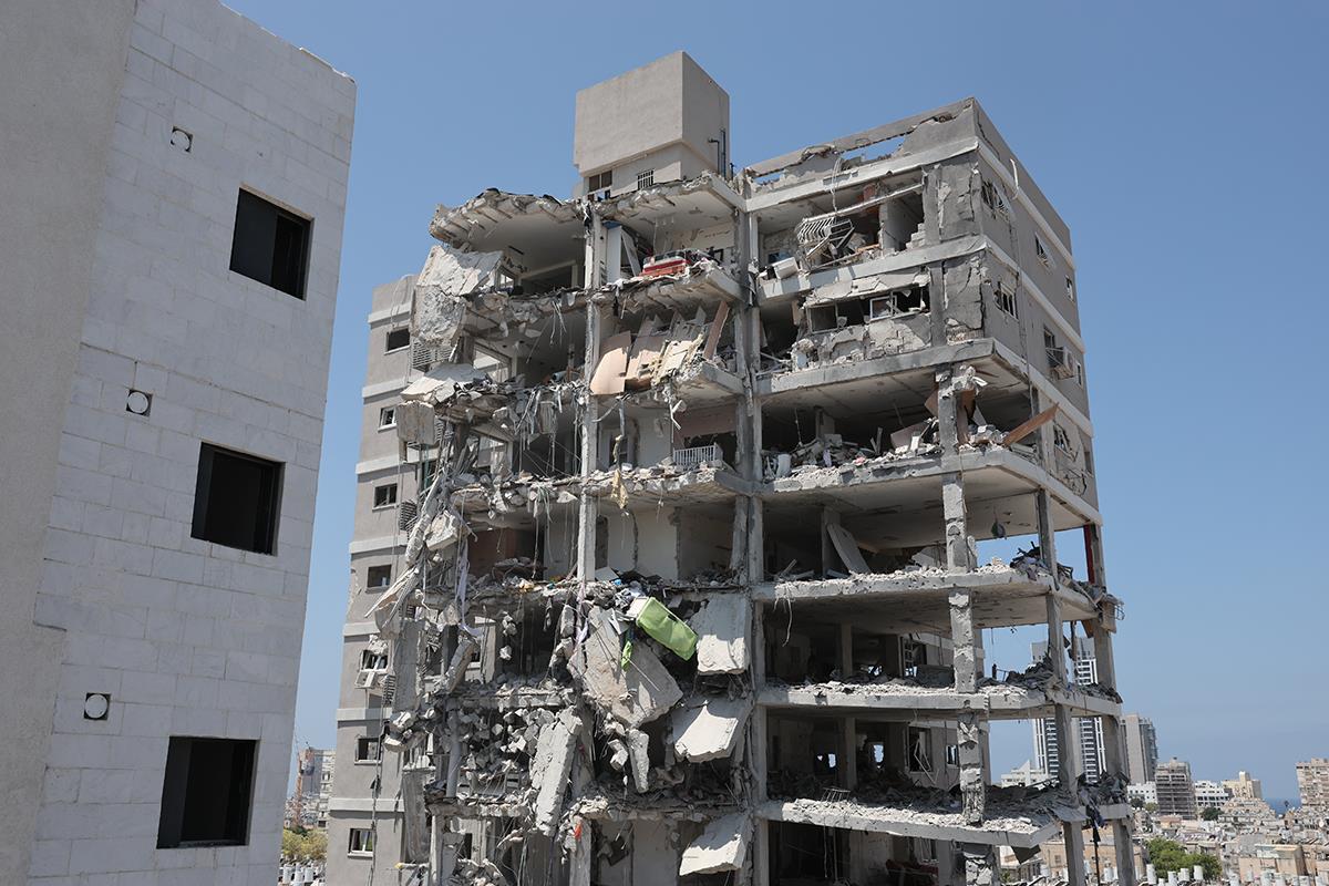 zgrada07 EPA Abir Sultan.jpg