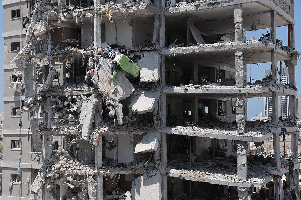 zgrada08 EPA Abir Sultan.jpg