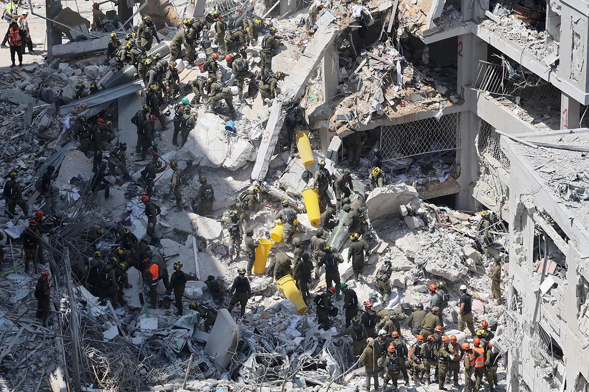 zgrada14 EPA Abir Sultan.jpg