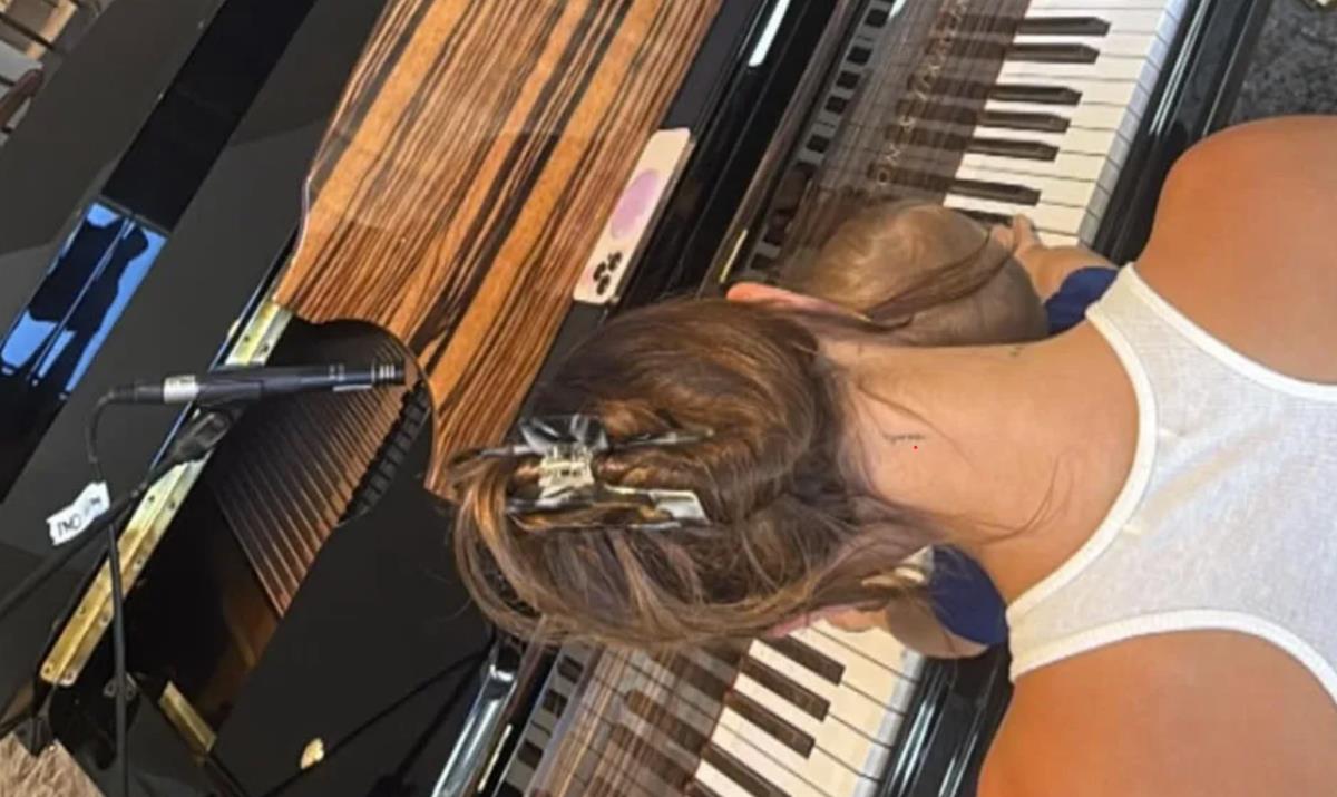 Hejli Biber sa sinom