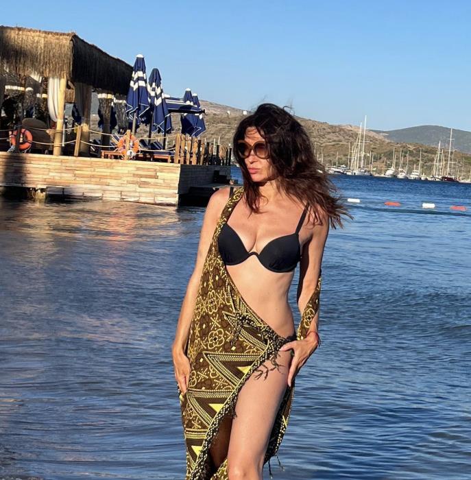 Snežana Dakić pozira na plaži