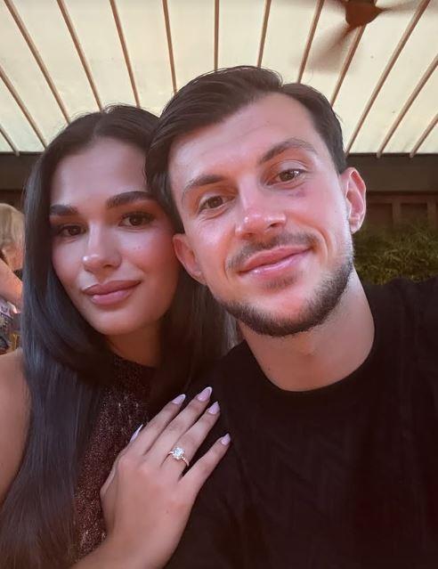 Lazar Samardžić zaprosio lepu Enisu