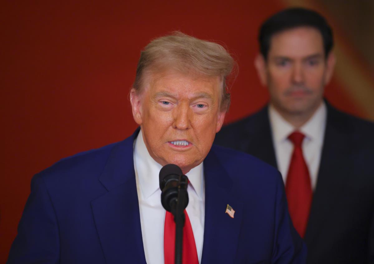 x03 EPA Carlos Barria  Pool.jpg