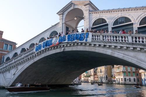 protesti u veneciji zbog venčanja džefa bezosa profimedia-1010867535.jpg
