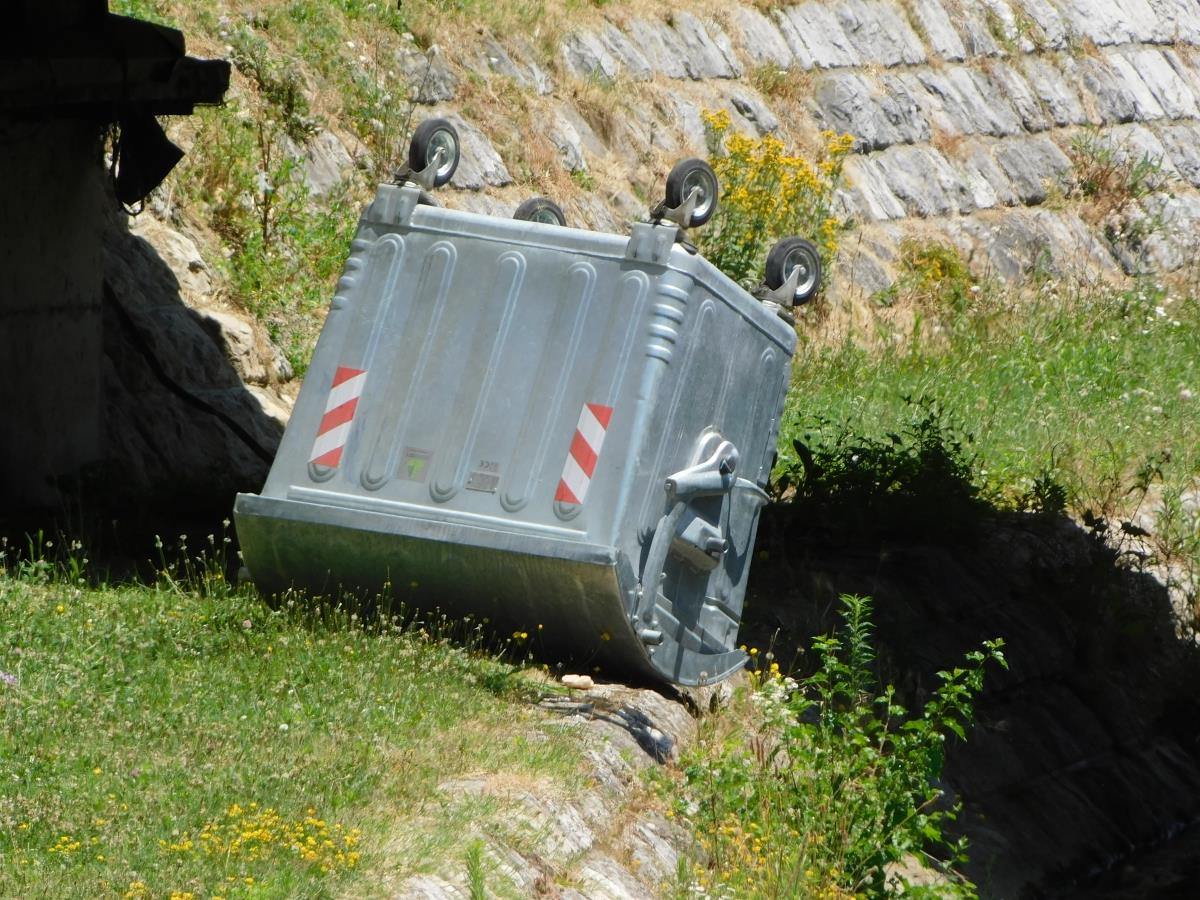 LOZNICA - Huligani ne miruju.JPG