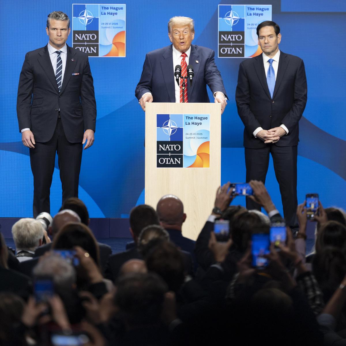 102 EPA Robin Van Lonkhuijsen.jpg