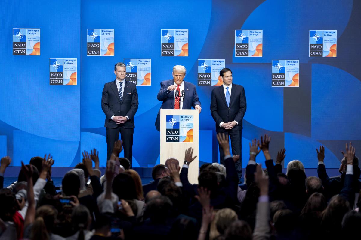 103 EPA Robin Van Lonkhuijsen.jpg