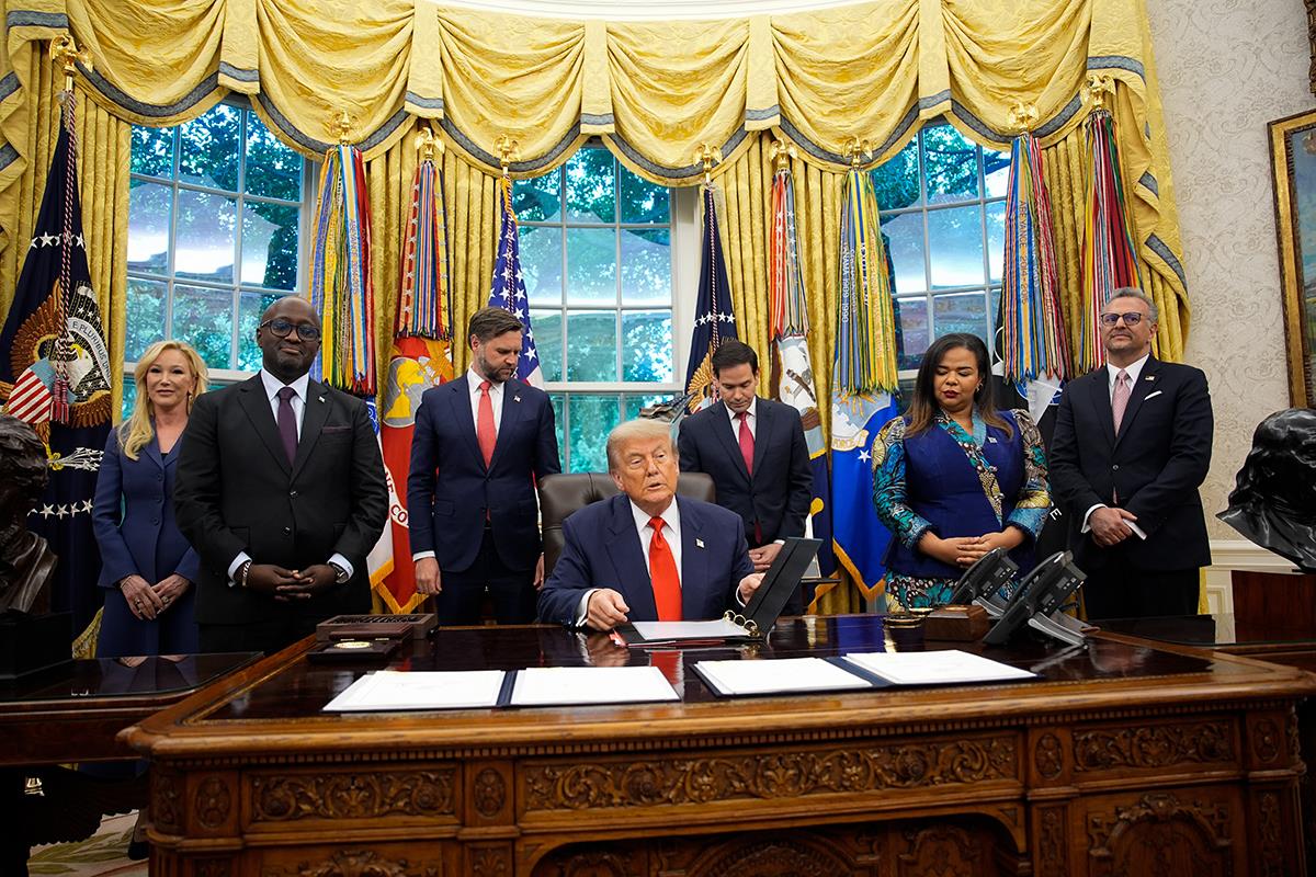 x02 EPA Yuri Gripas  Pool.jpg