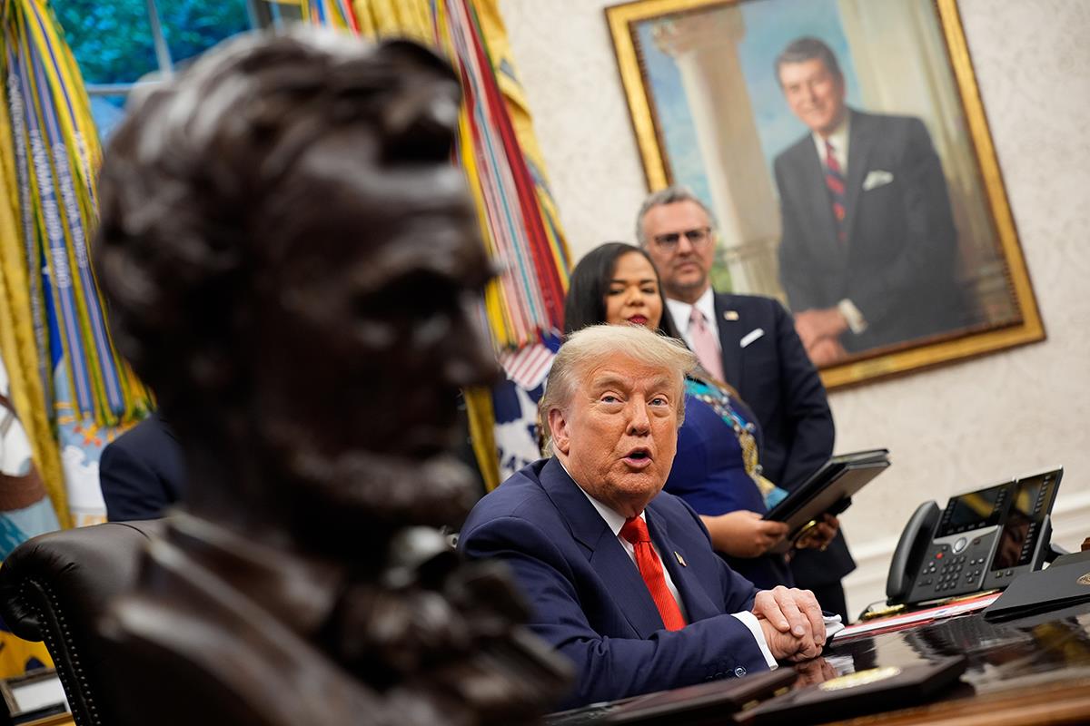 x03 EPA Yuri Gripas  Pool.jpg