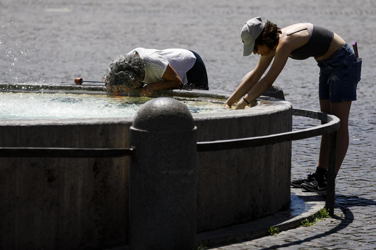 italija06 EPA Angelo Carconi.jpg