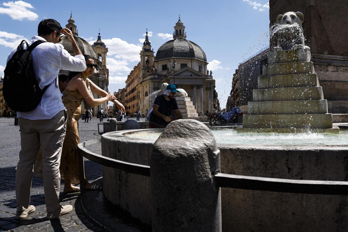 italija03 EPA Angelo Carconi.jpg